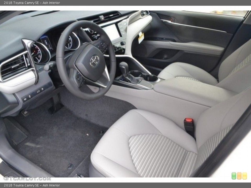 Ash Interior Photo for the 2018 Toyota Camry SE #121745860