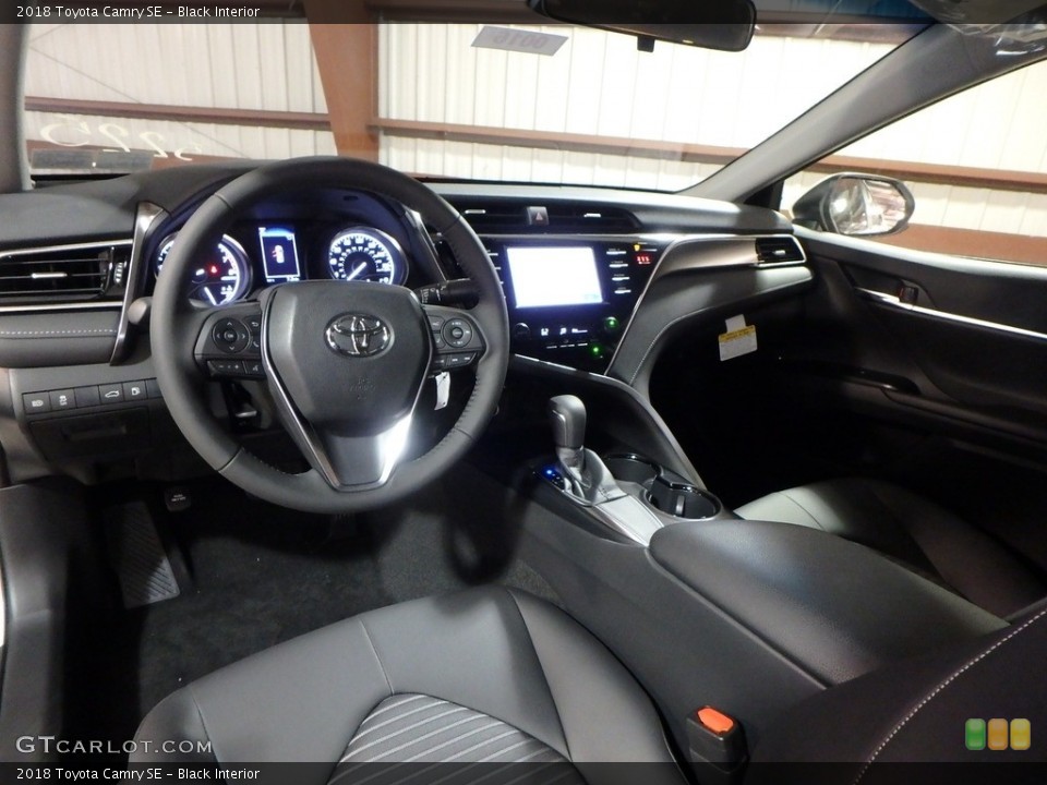 Black Interior Photo for the 2018 Toyota Camry SE #121812364