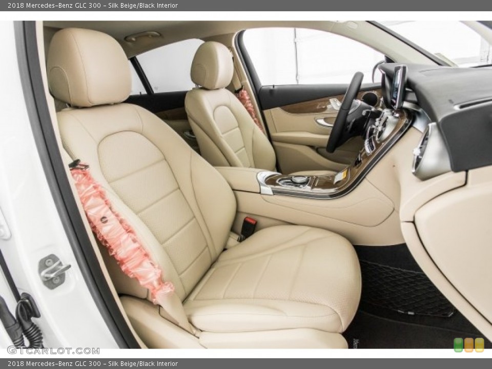 Silk Beige/Black Interior Photo for the 2018 Mercedes-Benz GLC 300 #121921386