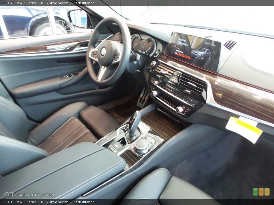 Black Interior Dashboard for the 2018 BMW 5 Series 530i xDrive Sedan #122187719