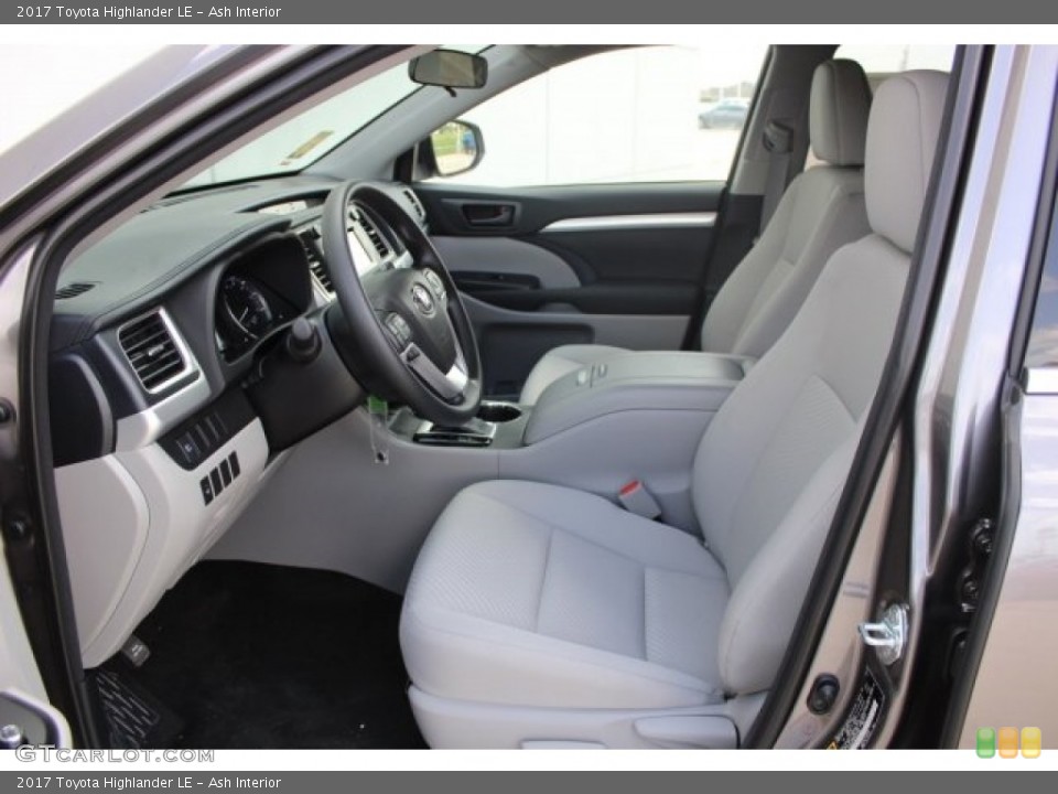 Ash Interior Photo for the 2017 Toyota Highlander LE #122316072