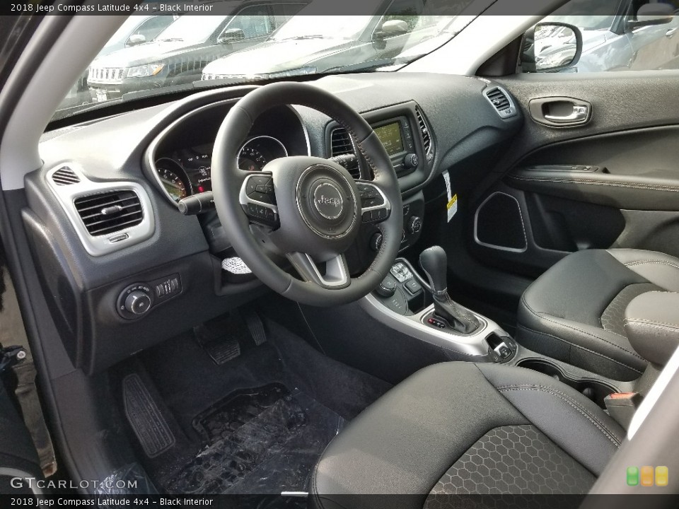Black Interior Photo for the 2018 Jeep Compass Latitude 4x4 #122331659