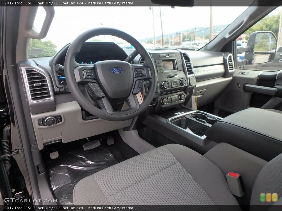 Medium Earth Gray Interior Photo for the 2017 Ford F350 Super Duty XL SuperCab 4x4 #122486810