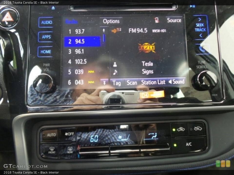 Black Interior Controls for the 2018 Toyota Corolla SE #122488676