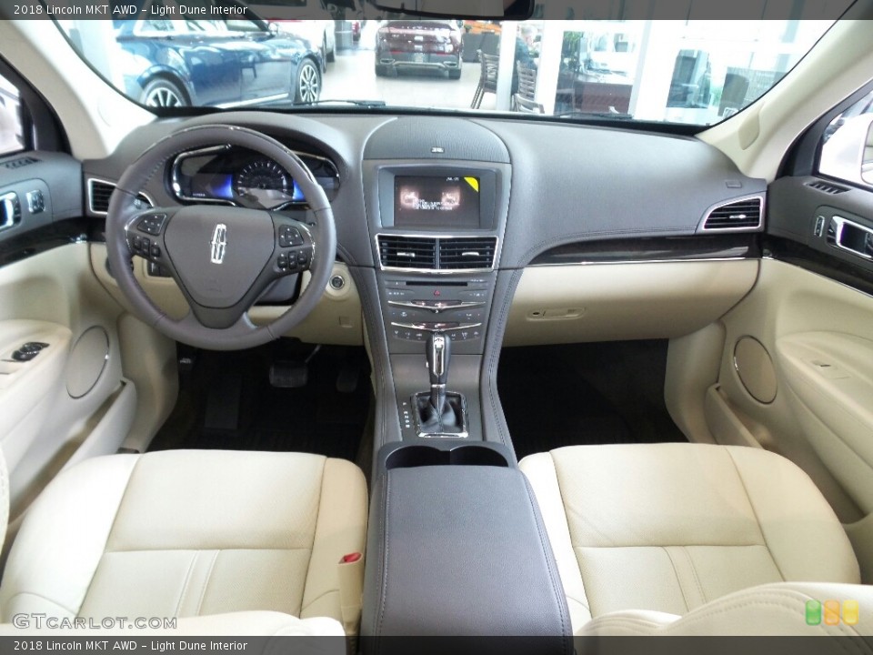 Light Dune Interior Photo for the 2018 Lincoln MKT AWD #122685747