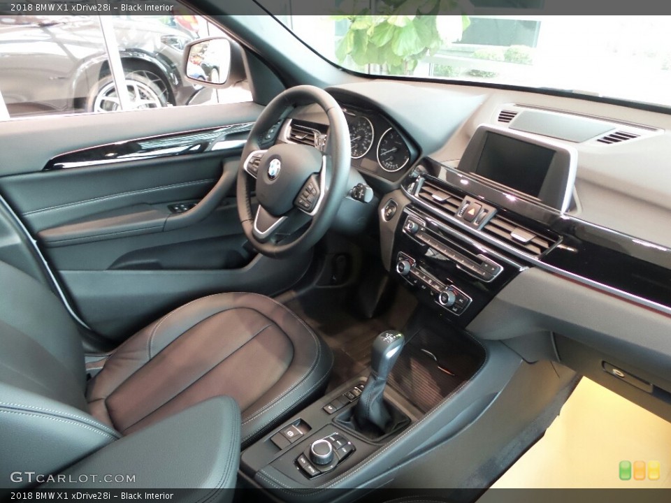 Black Interior Photo for the 2018 BMW X1 xDrive28i #122735858