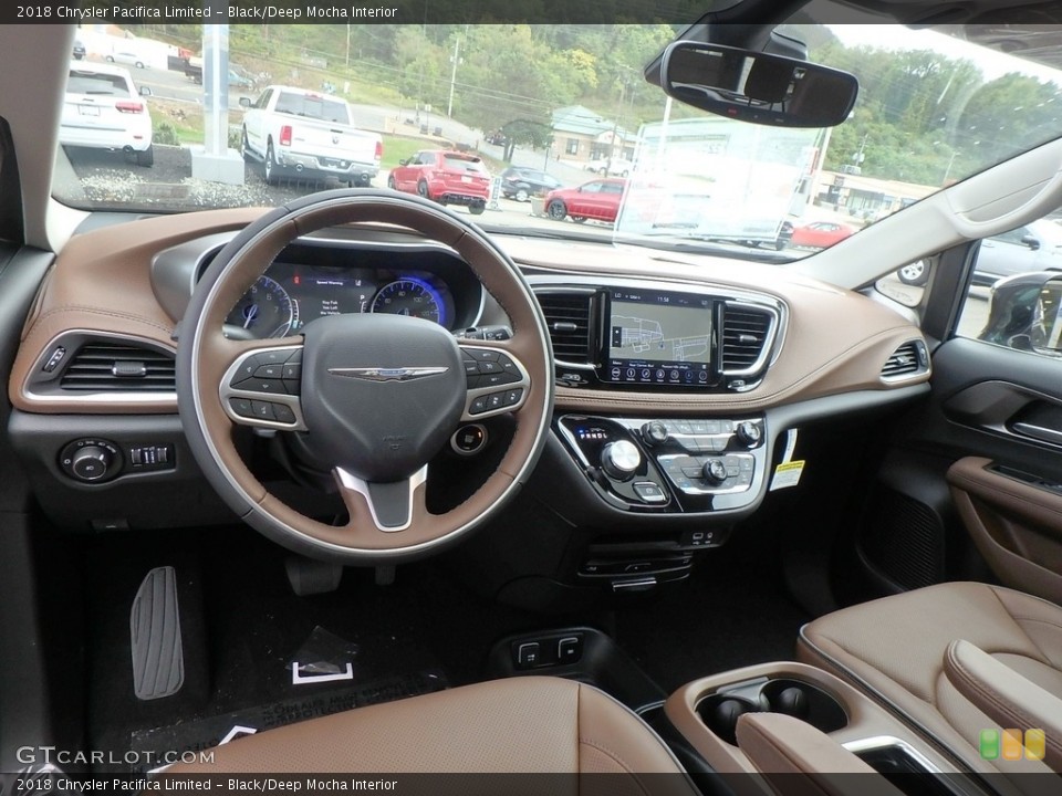 Black/Deep Mocha Interior Photo for the 2018 Chrysler Pacifica Limited #122761038