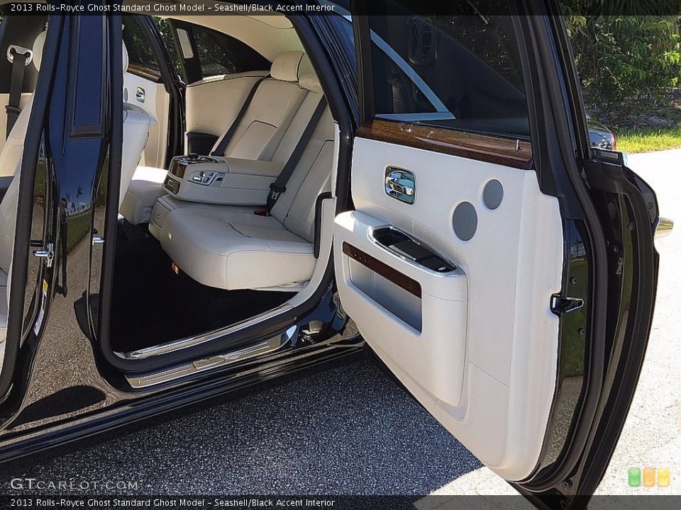Seashell/Black Accent Interior Door Panel for the 2013 Rolls-Royce Ghost  #122770679