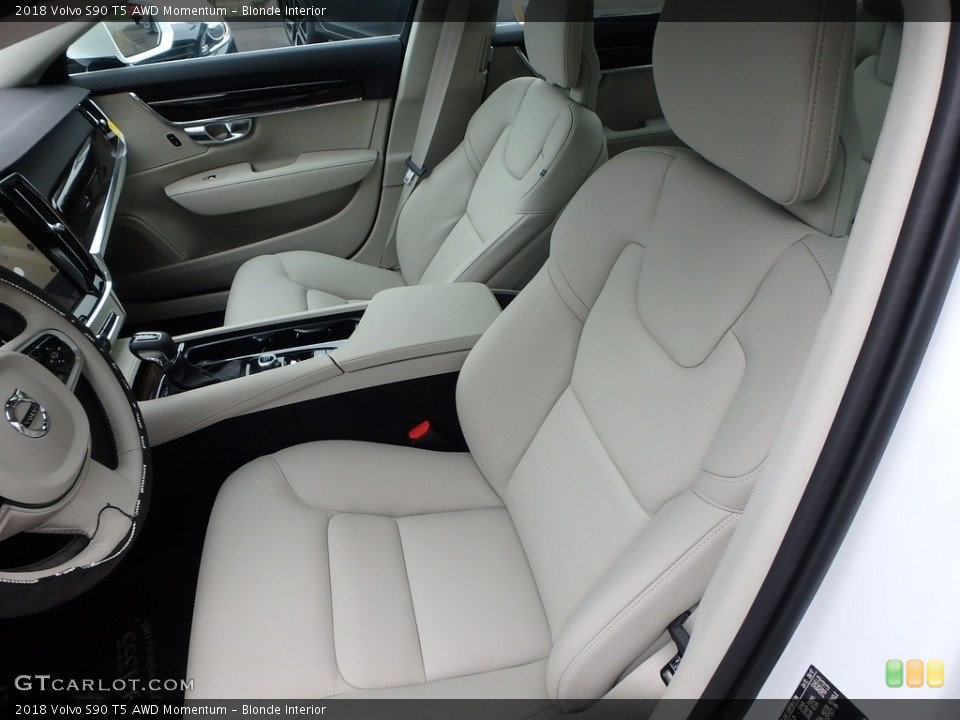 Blonde Interior Photo for the 2018 Volvo S90 T5 AWD Momentum #122780957