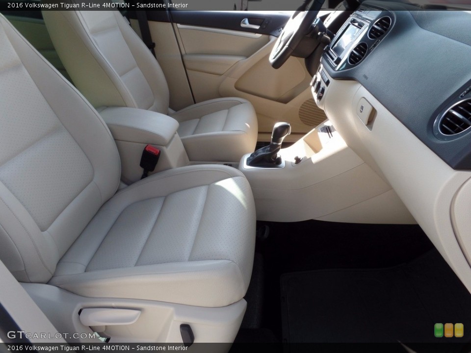 Sandstone Interior Dashboard for the 2016 Volkswagen Tiguan R-Line 4MOTION #122920014