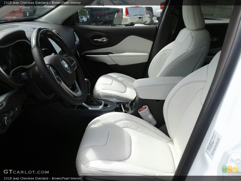 Brown/Pearl Interior Photo for the 2018 Jeep Cherokee Overland #123069289