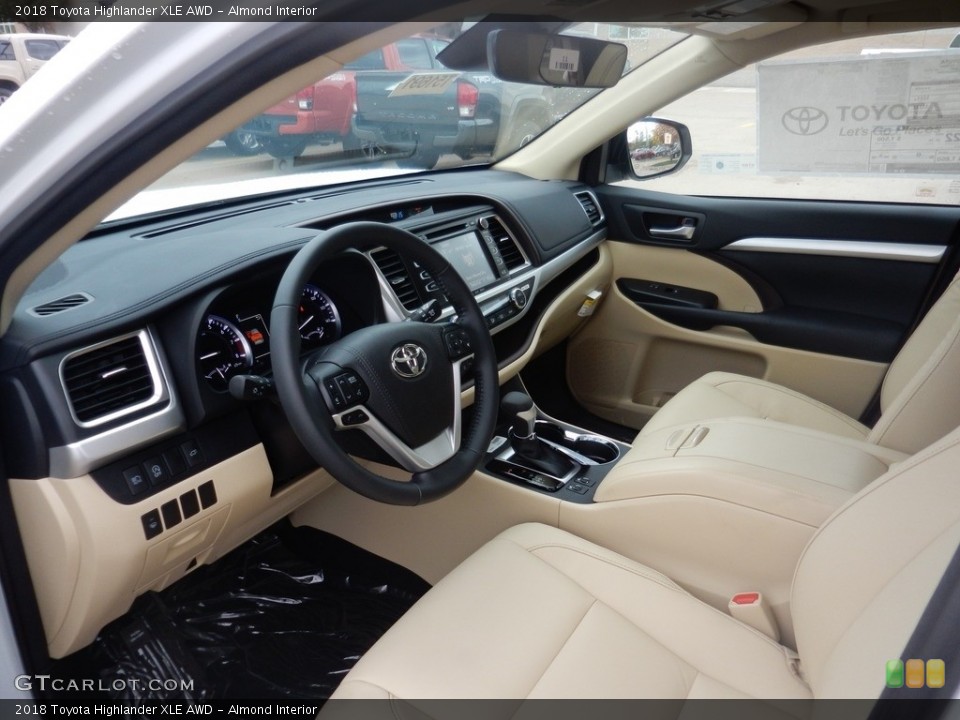 Almond Interior Photo for the 2018 Toyota Highlander XLE AWD #123470515