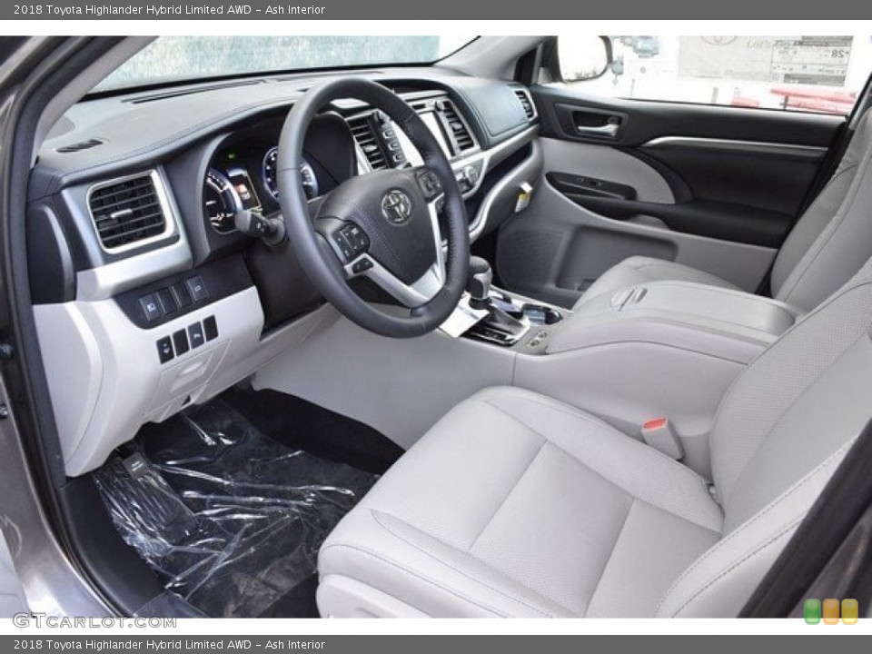 Ash Interior Photo for the 2018 Toyota Highlander Hybrid Limited AWD #123504620