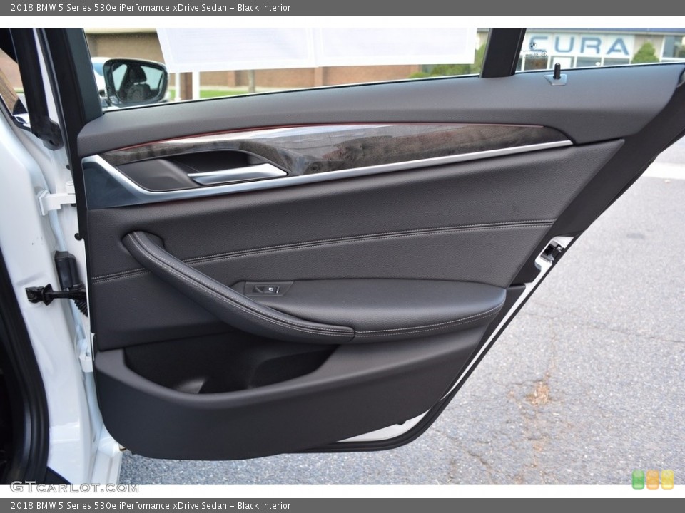 Black Interior Door Panel for the 2018 BMW 5 Series 530e iPerfomance xDrive Sedan #123651967