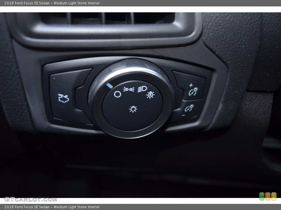 Medium Light Stone Interior Controls for the 2018 Ford Focus SE Sedan #123652711