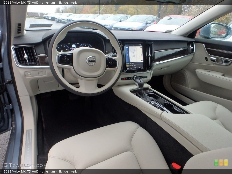 Blonde Interior Photo for the 2018 Volvo S90 T5 AWD Momentum #123674333