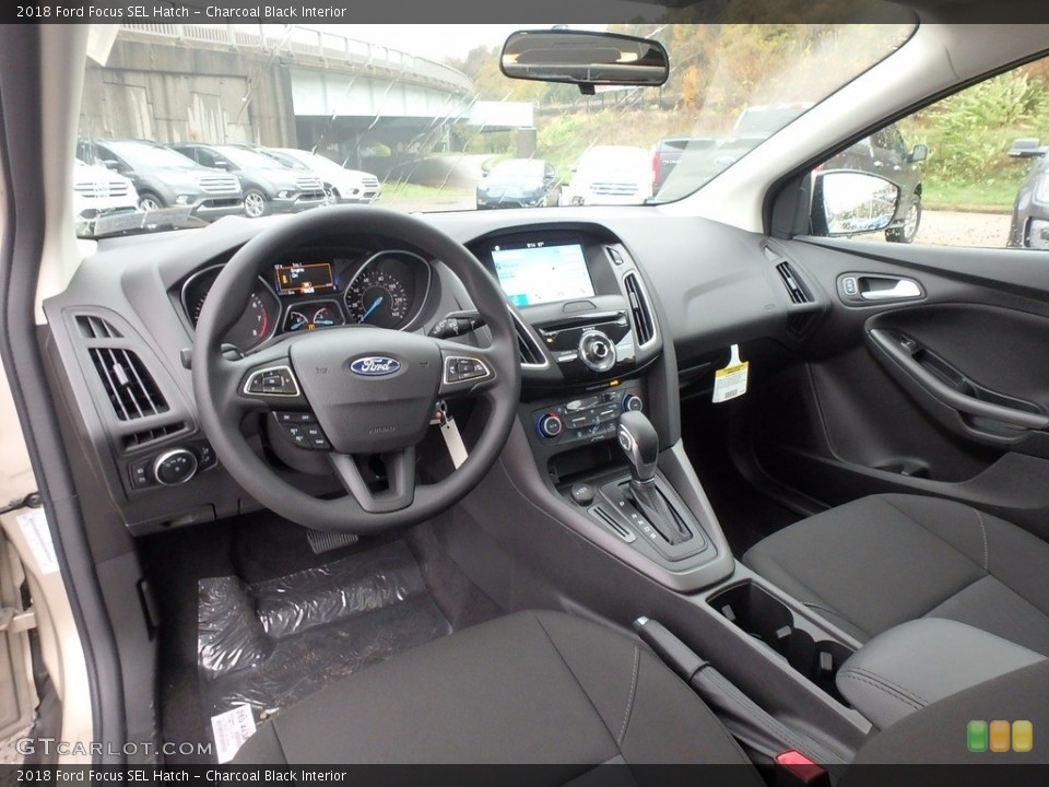 Charcoal Black Interior Photo for the 2018 Ford Focus SEL Hatch #123679601