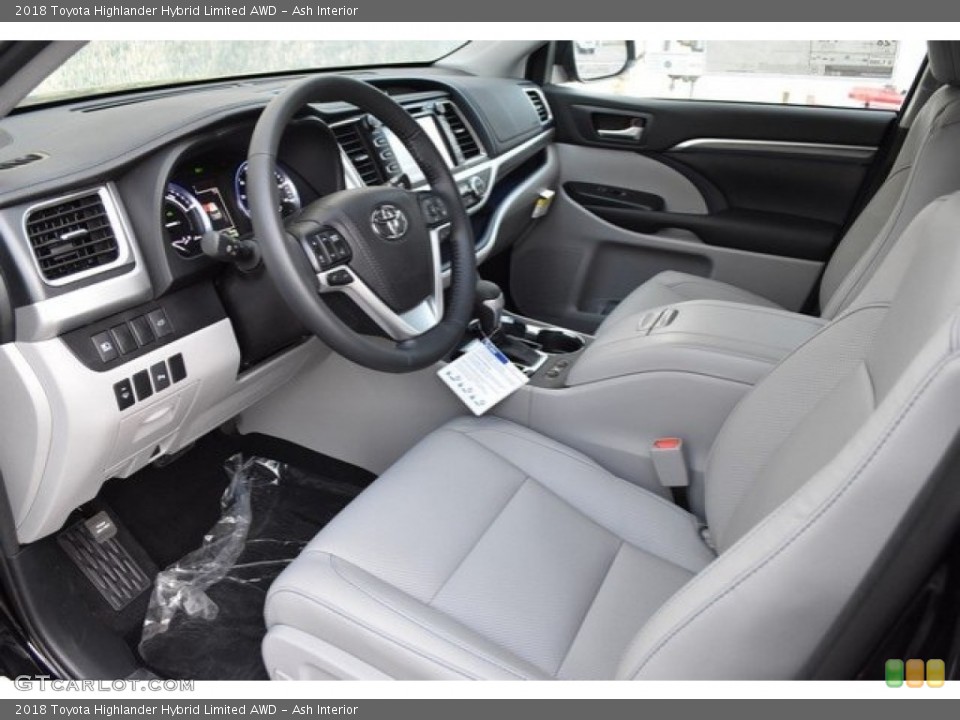Ash Interior Photo for the 2018 Toyota Highlander Hybrid Limited AWD #123888538