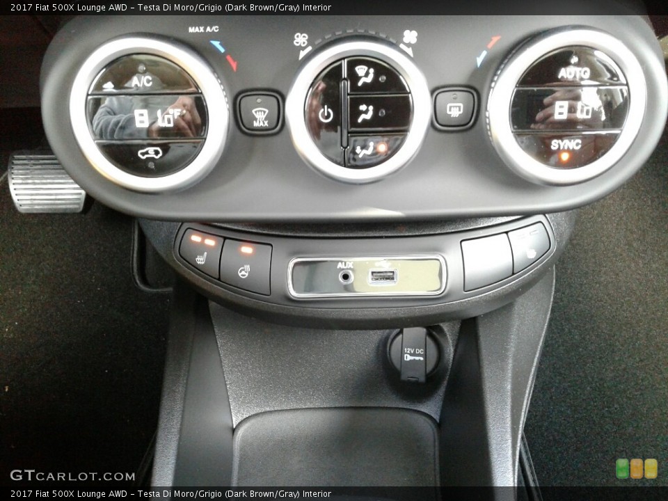 Testa Di Moro/Grigio (Dark Brown/Gray) Interior Controls for the 2017 Fiat 500X Lounge AWD #123910097