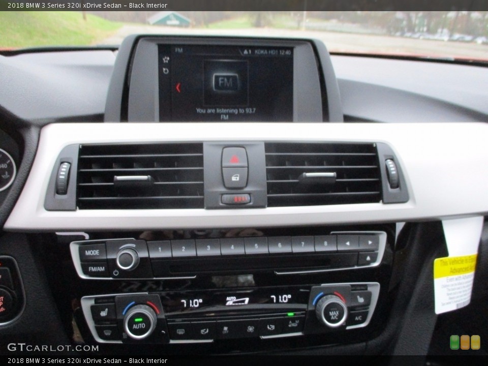 Black Interior Controls for the 2018 BMW 3 Series 320i xDrive Sedan #123931144