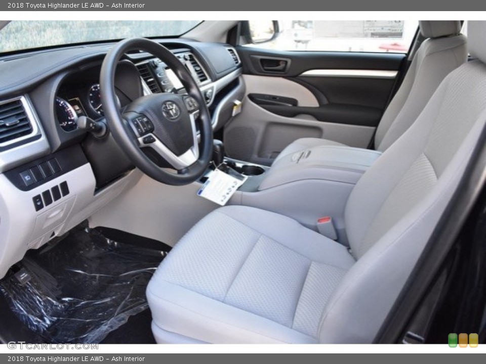 Ash Interior Photo for the 2018 Toyota Highlander LE AWD #123950043
