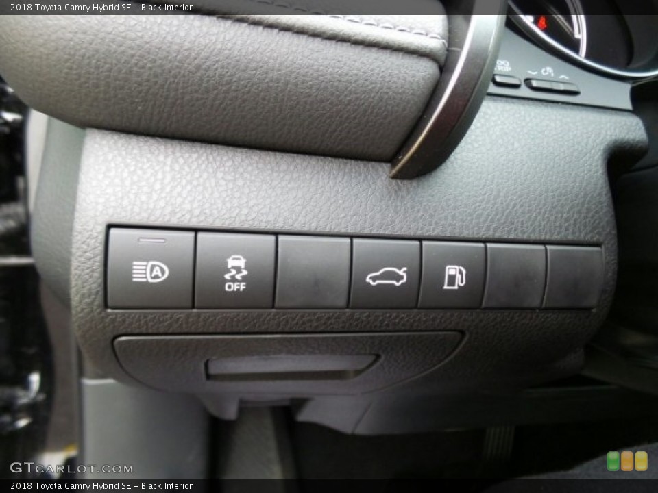 Black Interior Controls for the 2018 Toyota Camry Hybrid SE #123960123