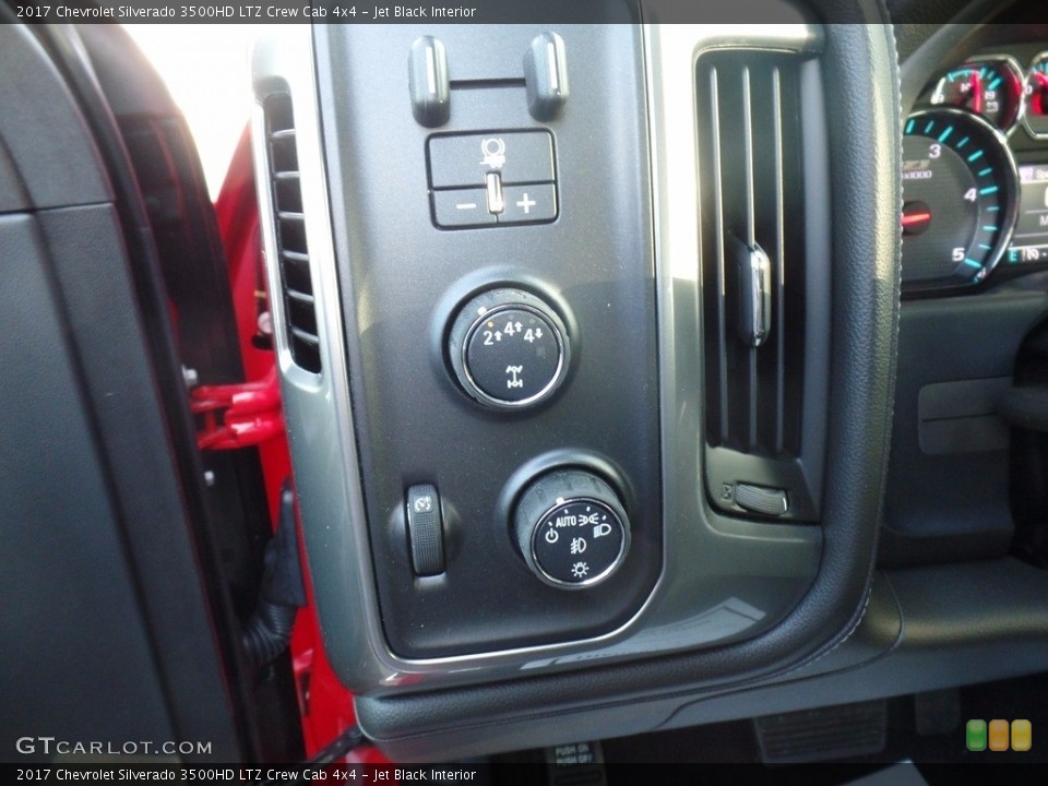Jet Black Interior Controls for the 2017 Chevrolet Silverado 3500HD LTZ Crew Cab 4x4 #124000463