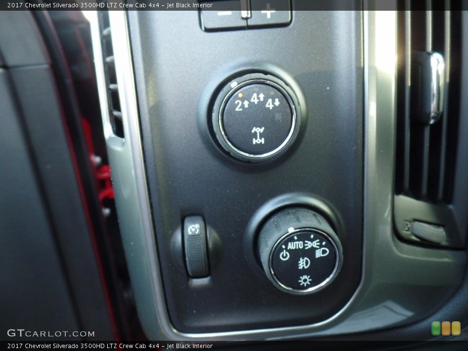 Jet Black Interior Controls for the 2017 Chevrolet Silverado 3500HD LTZ Crew Cab 4x4 #124000507