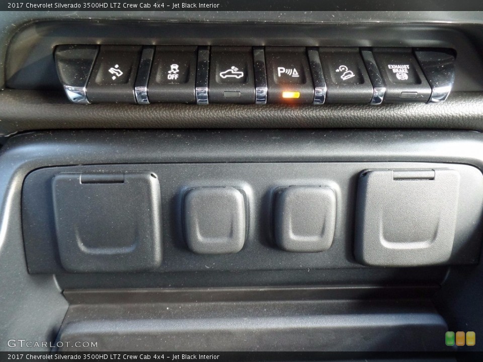 Jet Black Interior Controls for the 2017 Chevrolet Silverado 3500HD LTZ Crew Cab 4x4 #124000738