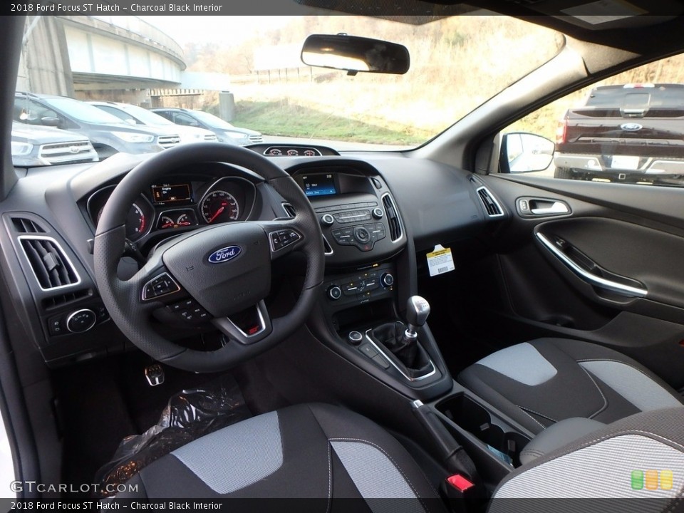 Charcoal Black Interior Photo for the 2018 Ford Focus ST Hatch #124021042