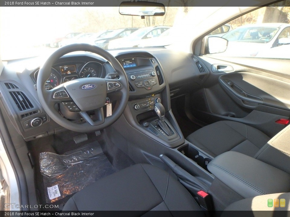 Charcoal Black Interior Photo for the 2018 Ford Focus SE Hatch #124115959