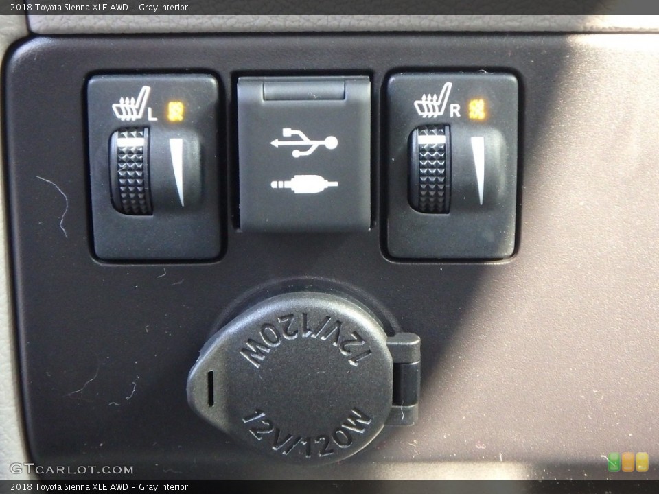 Gray Interior Controls for the 2018 Toyota Sienna XLE AWD #124179515