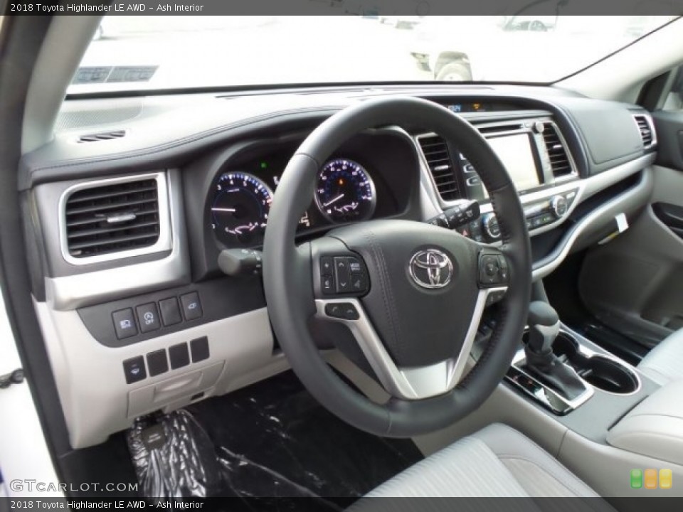 Ash Interior Dashboard for the 2018 Toyota Highlander LE AWD #124220812