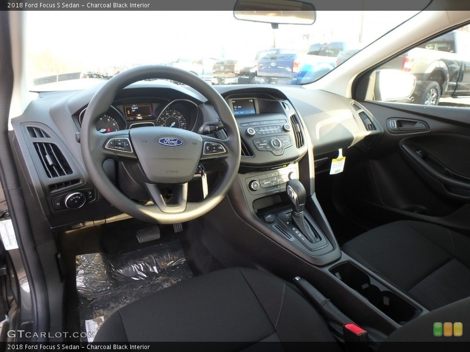 Charcoal Black Interior Photo for the 2018 Ford Focus S Sedan #124321571