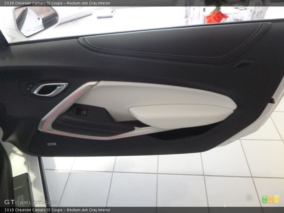 Medium Ash Gray Interior Door Panel for the 2018 Chevrolet Camaro SS Coupe #124327241