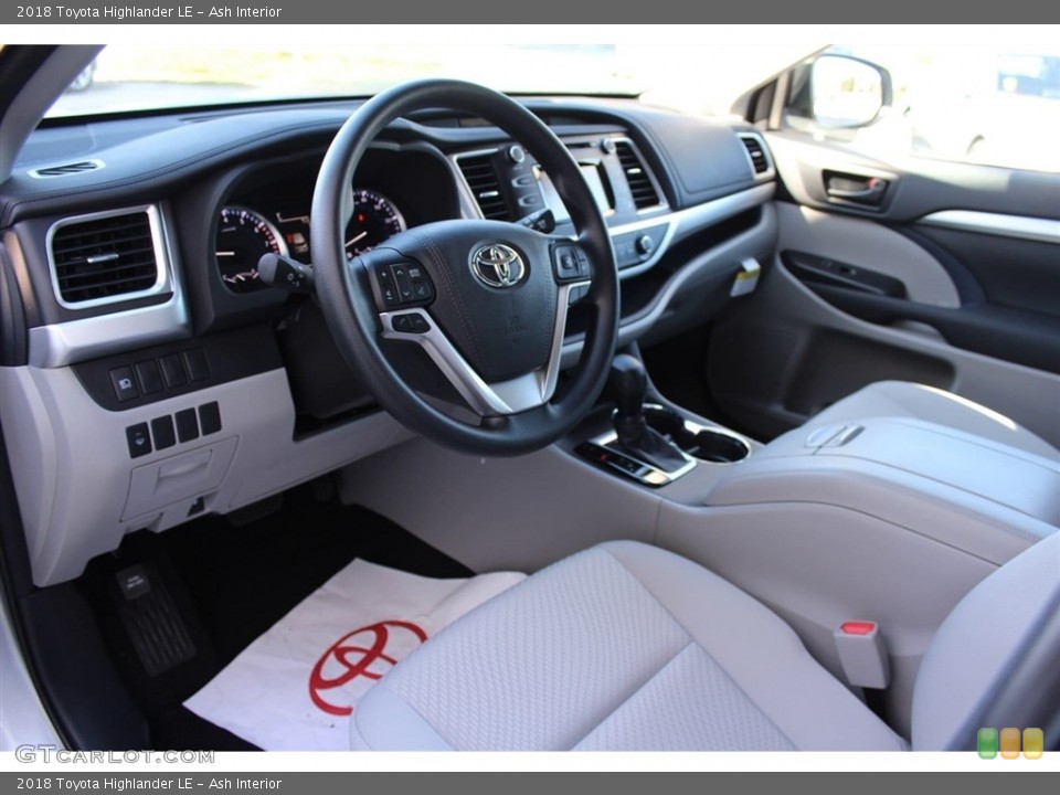 Ash Interior Photo for the 2018 Toyota Highlander LE #124344614