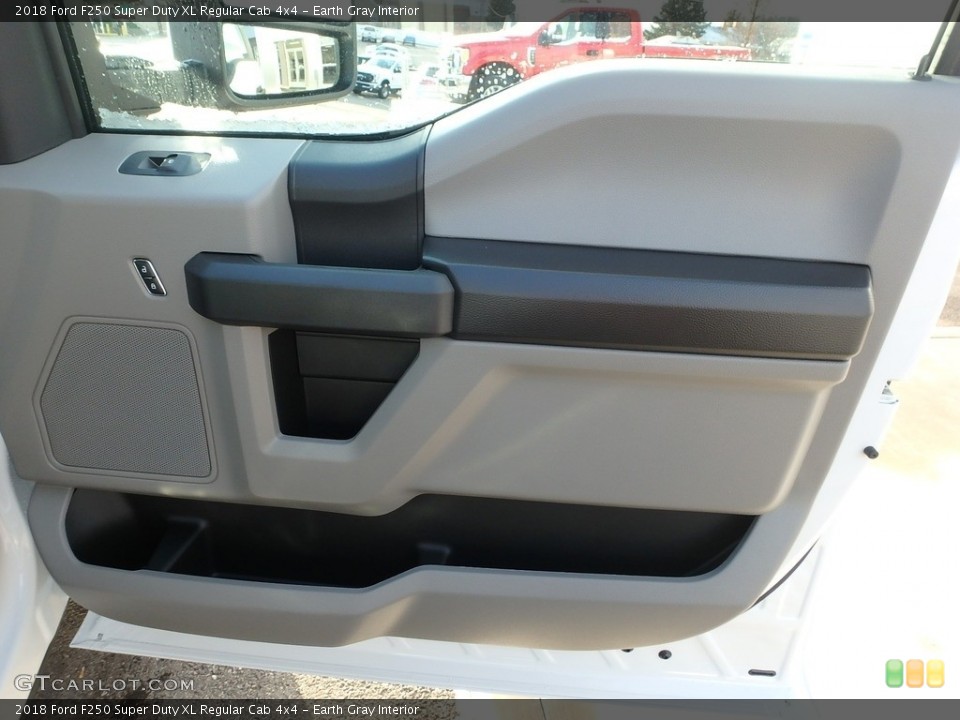 Earth Gray Interior Door Panel for the 2018 Ford F250 Super Duty XL Regular Cab 4x4 #124390051