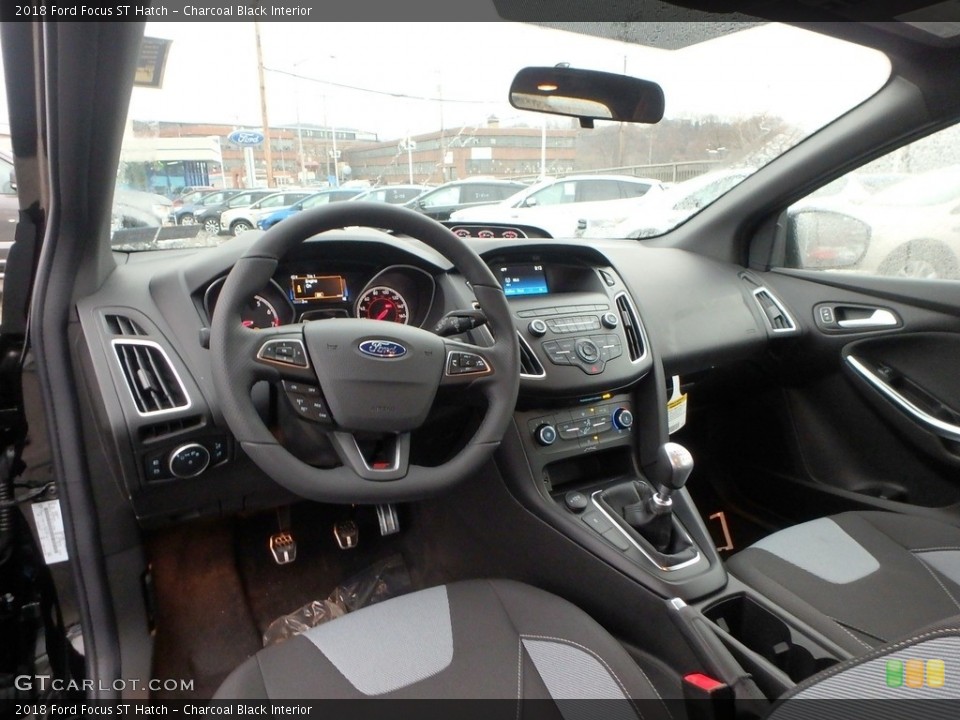 Charcoal Black Interior Photo for the 2018 Ford Focus ST Hatch #124562513