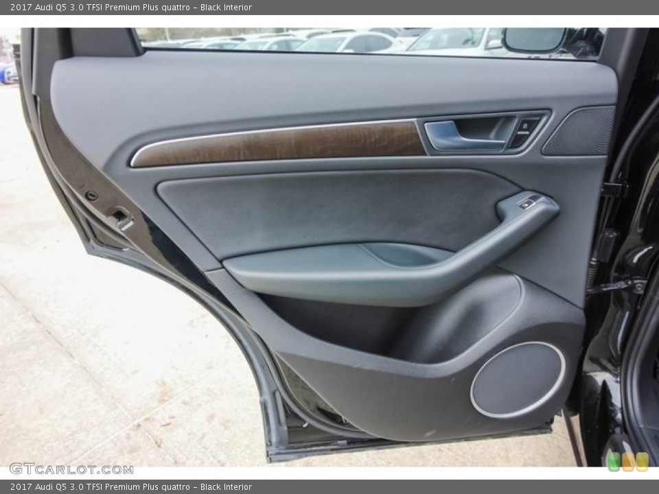 Black Interior Door Panel for the 2017 Audi Q5 3.0 TFSI Premium Plus quattro #124678258