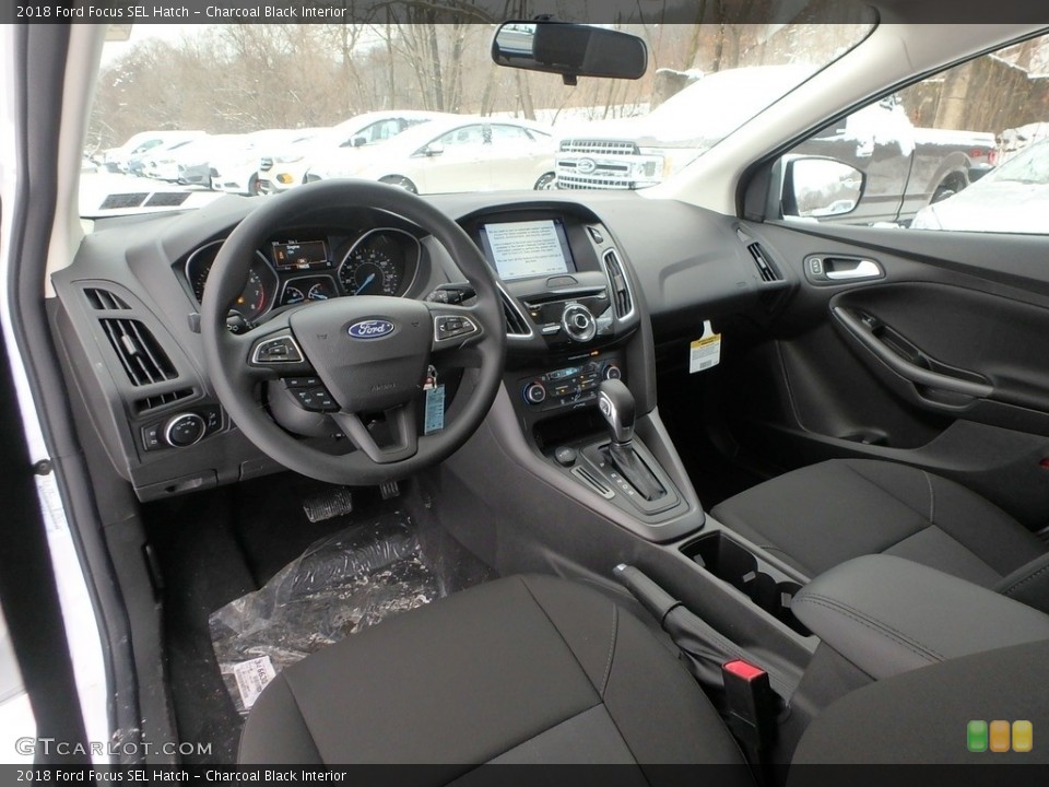 Charcoal Black Interior Photo for the 2018 Ford Focus SEL Hatch #124692558