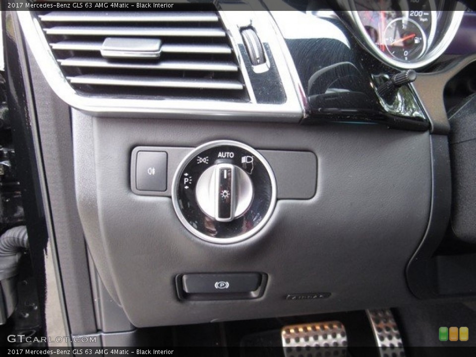Black Interior Controls for the 2017 Mercedes-Benz GLS 63 AMG 4Matic #124710082