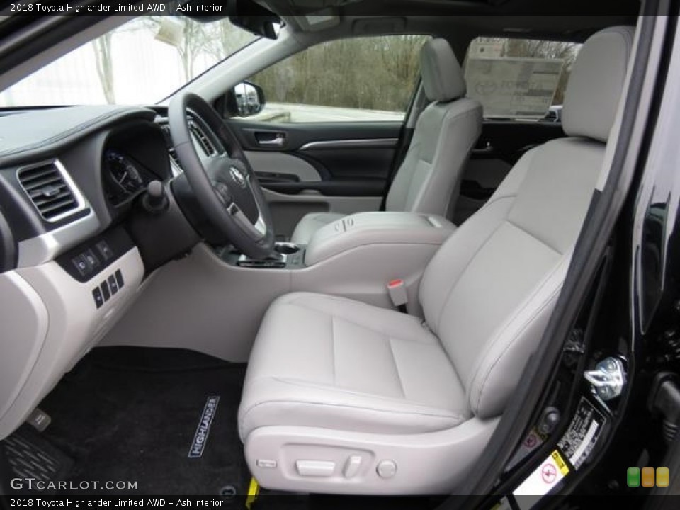 Ash Interior Photo for the 2018 Toyota Highlander Limited AWD #124827760