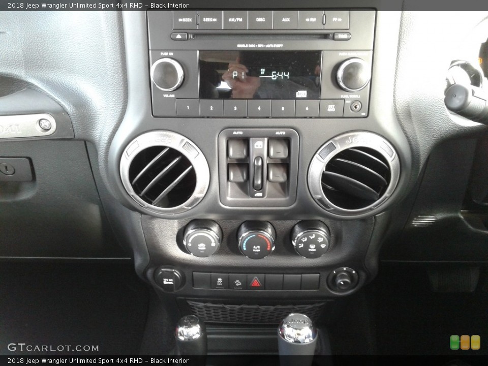 Black Interior Controls for the 2018 Jeep Wrangler Unlimited Sport 4x4 RHD #124832389
