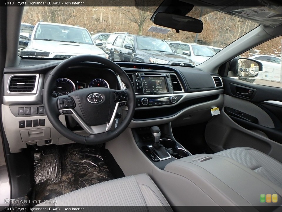 Ash Interior Photo for the 2018 Toyota Highlander LE AWD #124840468