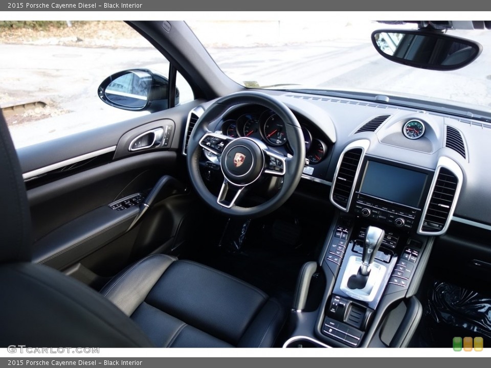 Black Interior Dashboard for the 2015 Porsche Cayenne Diesel #125205103