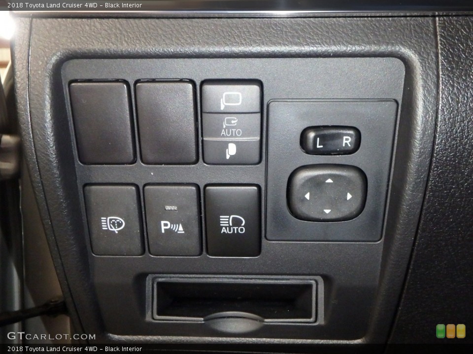 Black Interior Controls for the 2018 Toyota Land Cruiser 4WD #125377149