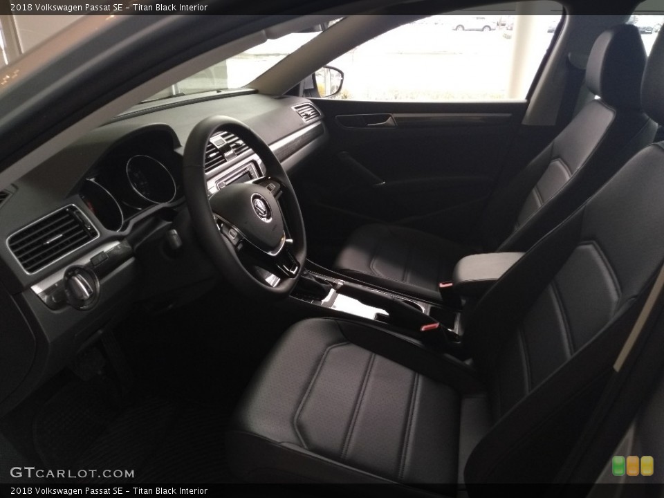 Titan Black Interior Photo for the 2018 Volkswagen Passat SE #125988147