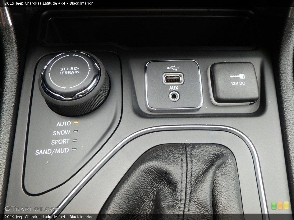 Black Interior Controls for the 2019 Jeep Cherokee Latitude 4x4 #126021875