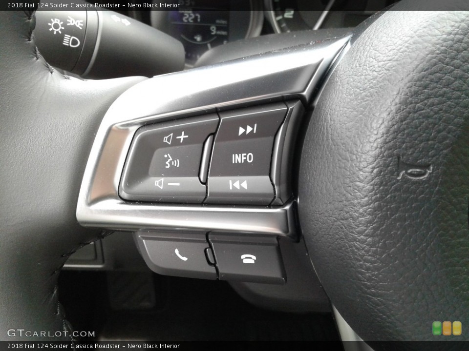 Nero Black Interior Controls for the 2018 Fiat 124 Spider Classica Roadster #126073133