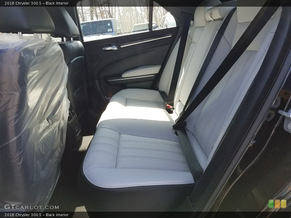 Black Interior Rear Seat for the 2018 Chrysler 300 S #126116129
